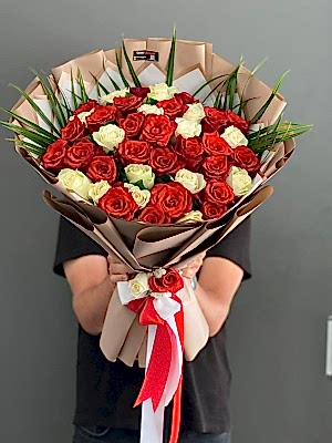Kırmızı & Beyaz Gül Buketi